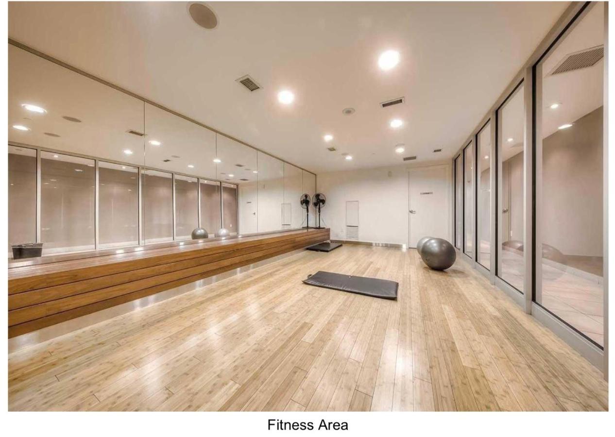 Three Br Condo Step To Cn Tower Rogers Center With Free Parking Τορόντο Εξωτερικό φωτογραφία